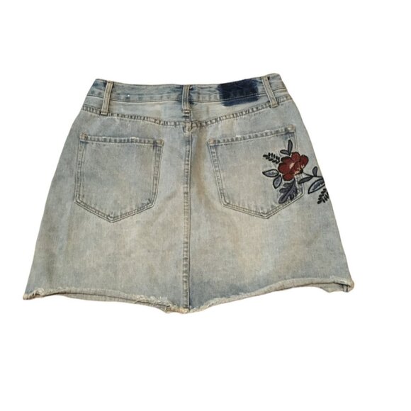 Altard State Distressed Denim Skirt Embroidered Flower Design Size 30 Mini Jean - Picture 3 of 7